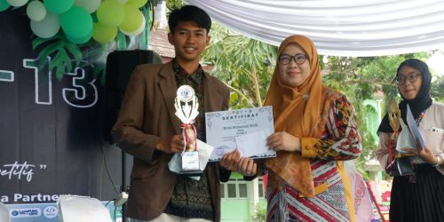 Mahasiswa Pendidikan Fisika UIN RIL Raih Juara 3 KTI di Ajang Milad PGMI ke-13